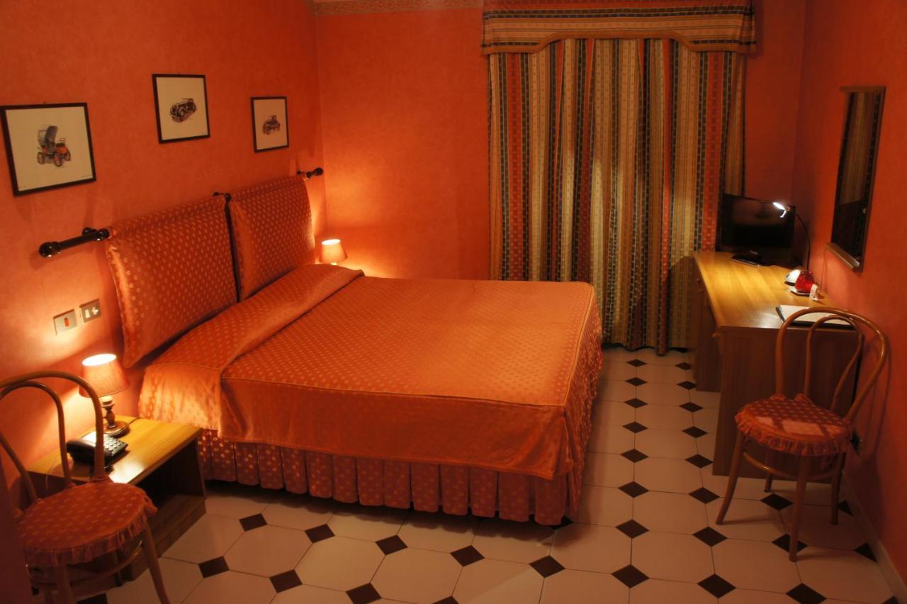 Park Hotel Villa Salzea Trofarello Exterior photo